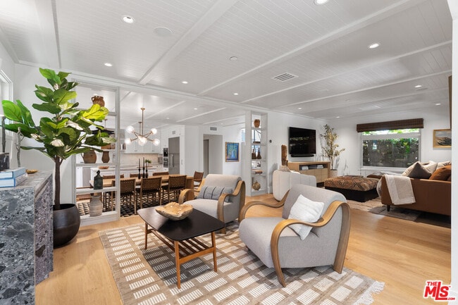 929 Marco Pl in Los Angeles, CA - Building Photo - Building Photo