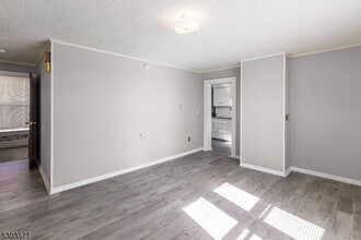 26 Schooleys Mountain Rd in Washington Township, NJ - Building Photo - Building Photo