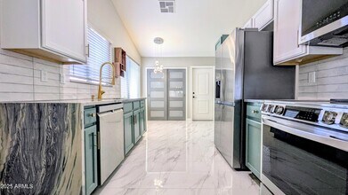 10867 W Chino Dr in Sun City, AZ - Building Photo - Building Photo