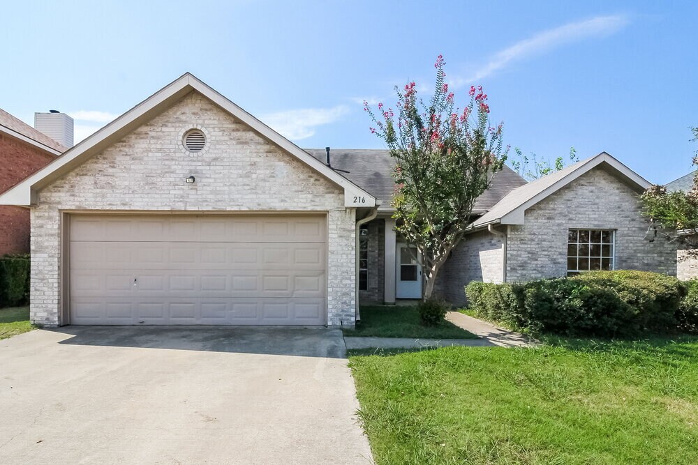216 Stone Creek Blvd in Glenn Heights, TX - Foto de edificio