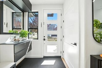 25243 Villager Ln in Hayward, CA - Foto de edificio - Building Photo