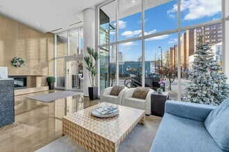 161 W Georgia St in Vancouver, BC - Building Photo - Building Photo