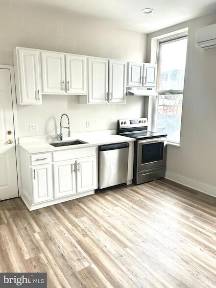111 S 8th St, Unit 5 in Philadelphia, PA - Building Photo
