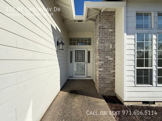 230 NE Greenway Dr in Gresham, OR - Building Photo - Building Photo