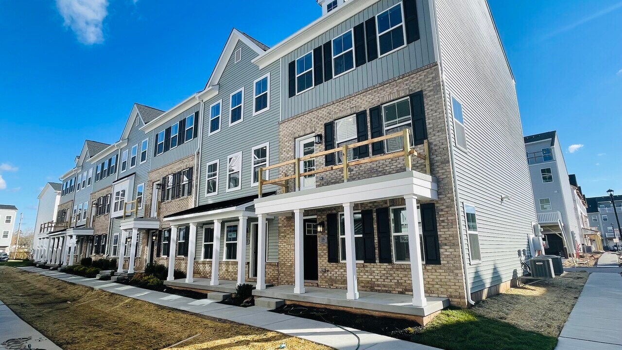 12 Barbine Wy in Bridgeport, PA - Building Photo