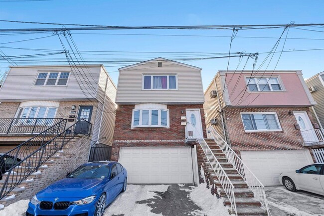 property at 5712 Broadway