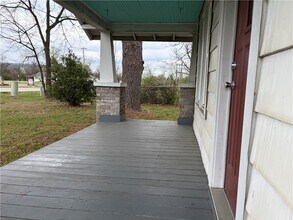 2255 E Huntsville Rd in Fayetteville, AR - Building Photo - Building Photo