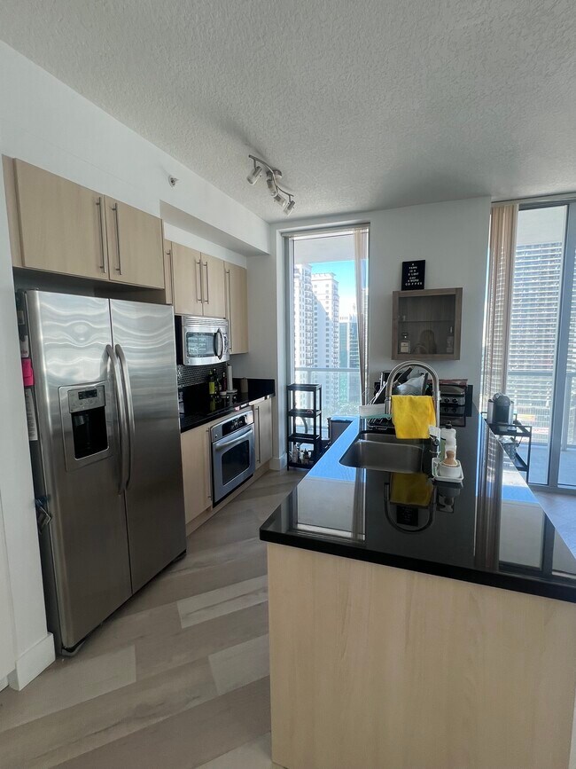 1111 SW 1st Ave, Unit 2820 in Miami, FL - Building Photo - Building Photo