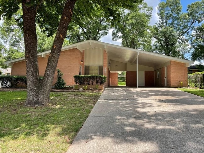 2705 Parham Dr in Shreveport, LA - Foto de edificio - Building Photo