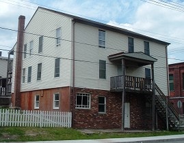 582 N Main St in Norwich, CT - Foto de edificio - Building Photo