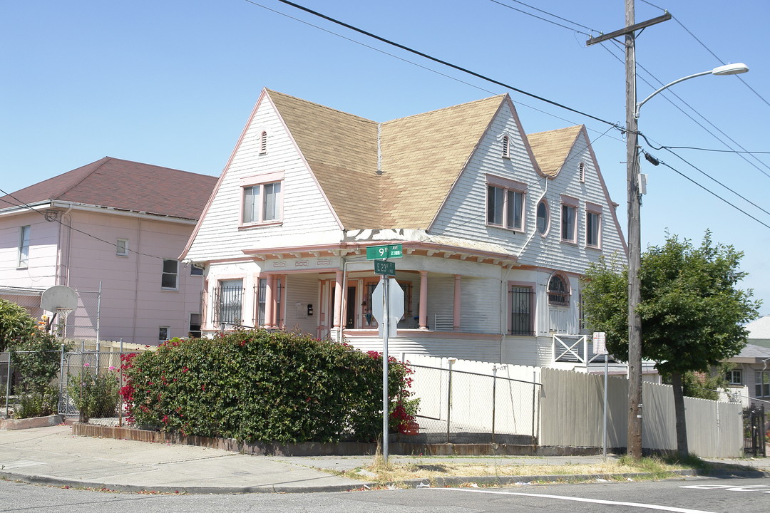 2241 E 23rd St in Oakland, CA - Building Photo