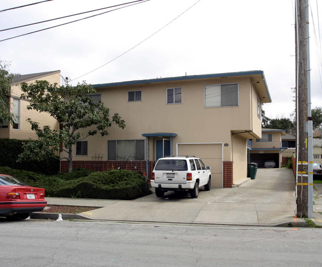 1221 Floribunda Ave in Burlingame, CA - Foto de edificio - Building Photo