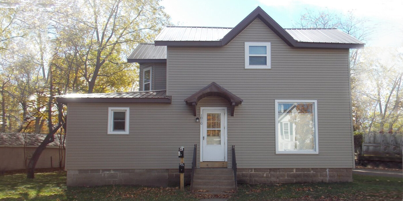 1010 Graham Ave in Eau Claire, WI - Foto de edificio