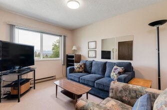 14032 Kalmar Rd in Surrey, BC - Building Photo - Building Photo