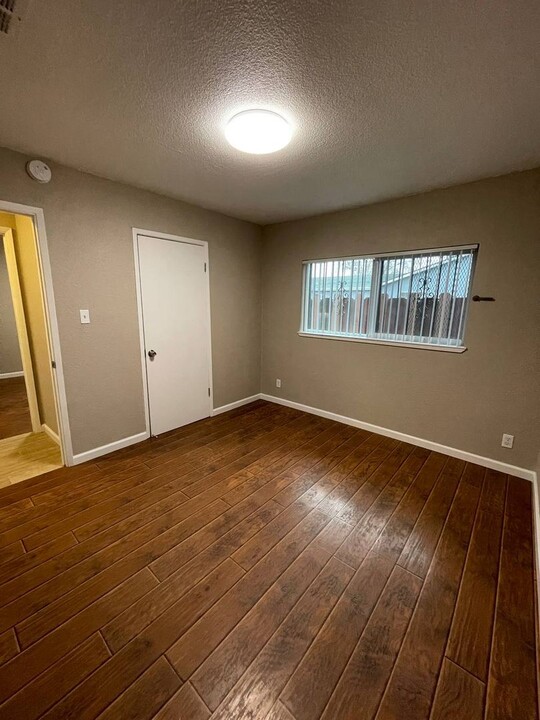 119 E Amador St in Fresno, CA - Foto de edificio