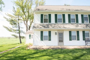 488 S Colebrook Rd in Manheim, PA - Building Photo