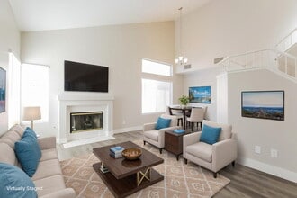 1701 Klamath Falls Way, Unit 7 in Las Vegas, NV - Building Photo - Building Photo