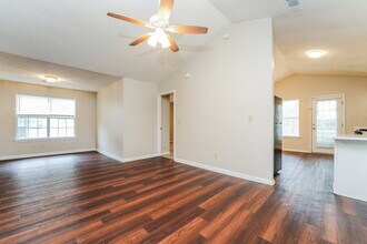 218 Adam Cir in Mcdonough, GA - Foto de edificio - Building Photo