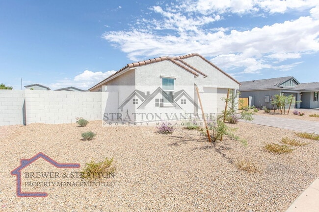 2028 E Brooklyn Dr in Casa Grande, AZ - Building Photo - Building Photo