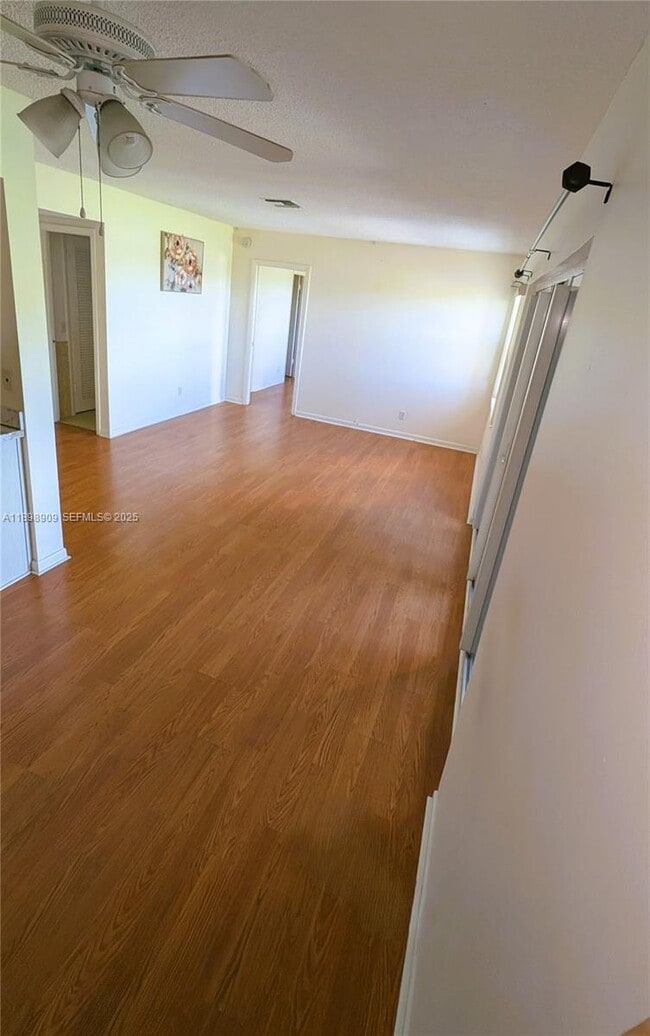 1701 Buchanan St in Hollywood, FL - Foto de edificio - Building Photo