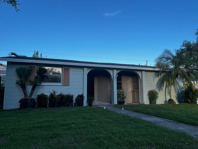 3229 12th St N in St. Petersburg, FL - Building Photo - Building Photo