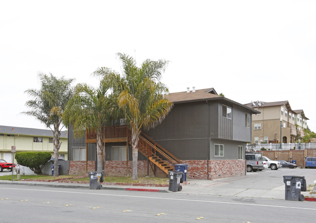 304 Main St in Watsonville, CA - Building Photo