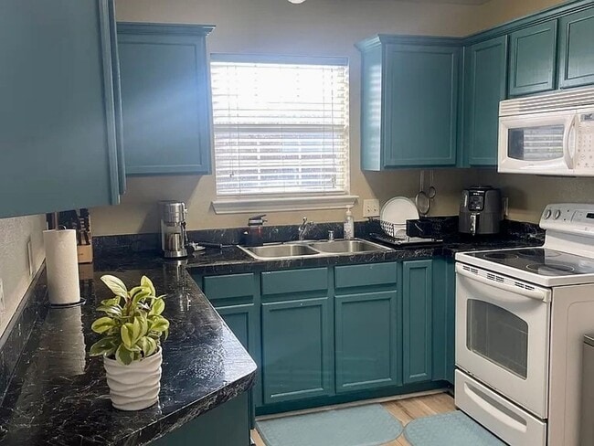 1965 Timber Oaks Dr in Garland, TX - Foto de edificio - Building Photo