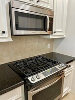 4630 Clay St in Houston, TX - Building Photo