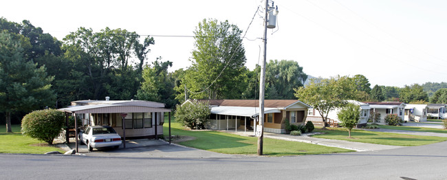 Riverbend Campground in Pigeon Forge, TN - Building Photo - Building Photo