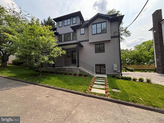 5017 Eskridge Terrace NW in Washington, DC - Building Photo - Building Photo
