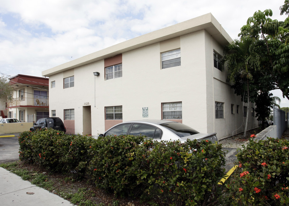 1125 W 71st St in Hialeah, FL - Building Photo