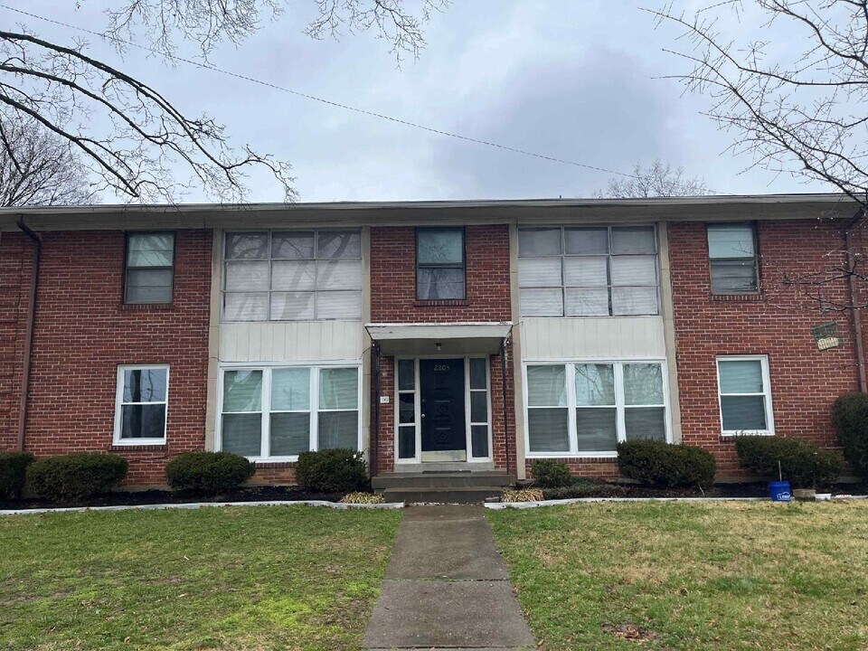 2203 Gerald Ct in Louisville, KY - Building Photo