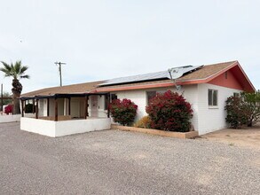 512 N Valley Dr in Apache Junction, AZ - Foto de edificio - Building Photo