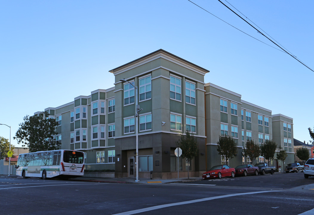 Trinity Plaza in Richmond, CA - Building Photo