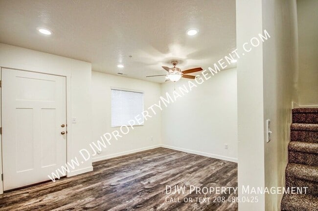 3715 N Centrepoint Way in Meridian, ID - Building Photo - Building Photo
