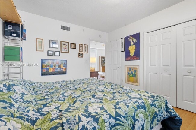 7800 Collins Ave in Miami Beach, FL - Building Photo - Building Photo