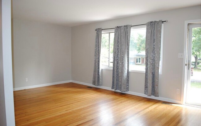 9800 Orlandi Ct in Jeffersontown, KY - Foto de edificio - Building Photo