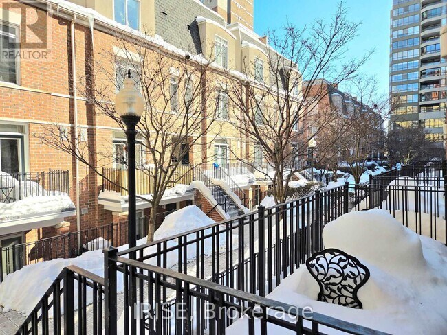 415 Jarvis St in Toronto, ON - Building Photo - Building Photo