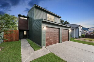 10250 Bridgeland Ln in Houston, TX - Building Photo