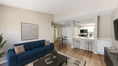 Vue at Knoll Trail Apartments in Dallas, TX - Building Photo - Building Photo