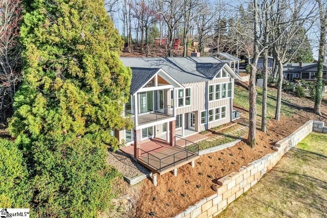 property at 987 Altamont Rd