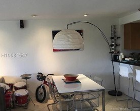 1975 Normandy Dr-Unit -303 in Miami Beach, FL - Foto de edificio - Building Photo