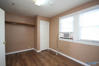 705 Mckinley Ave NE-Unit -½ in Huntsville, AL - Foto de edificio - Building Photo