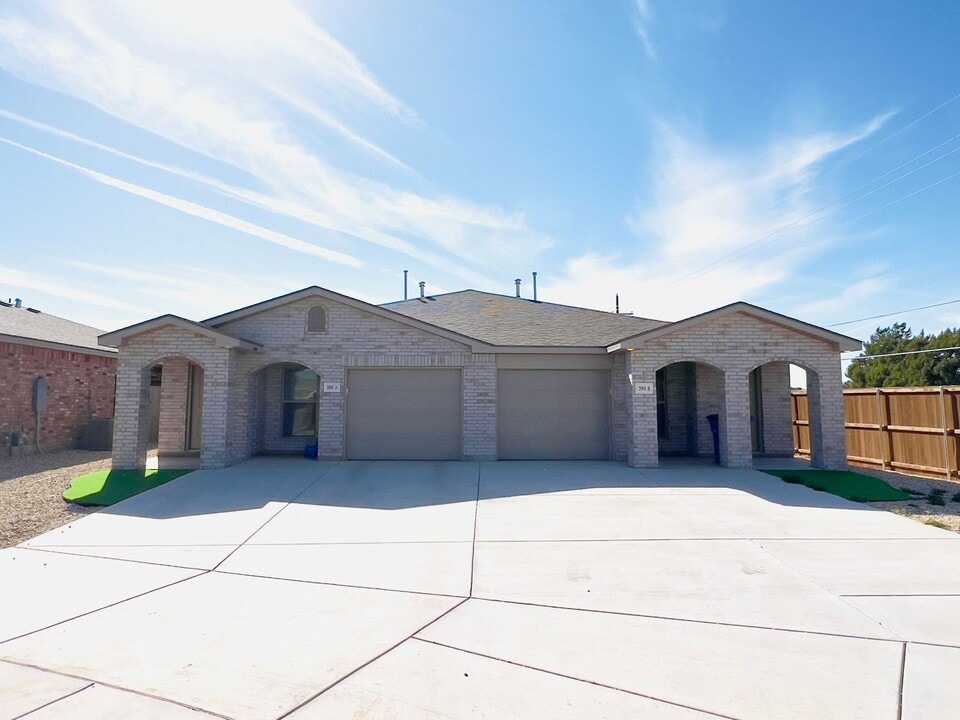 2001 Bryan Ave in Wolfforth, TX - Foto de edificio