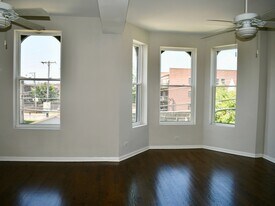 867 E Pershing Rd in Chicago, IL - Building Photo