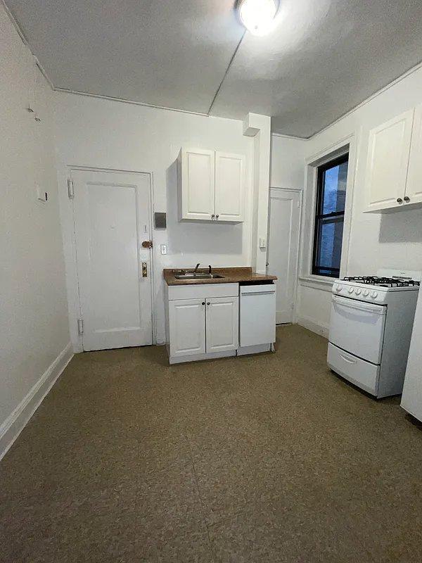 500 W 48th St in New York, NY - Building Photo - Building Photo