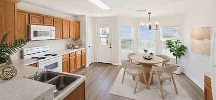 979 Oak Lynn Dr in Willis, TX - Building Photo - Building Photo