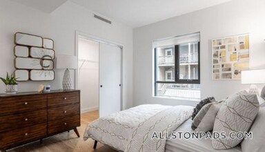 83 Gardner St, Unit 308 in Boston, MA - Building Photo - Building Photo