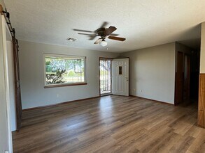 127 Blue Stem in Weatherford, OK - Building Photo - Building Photo