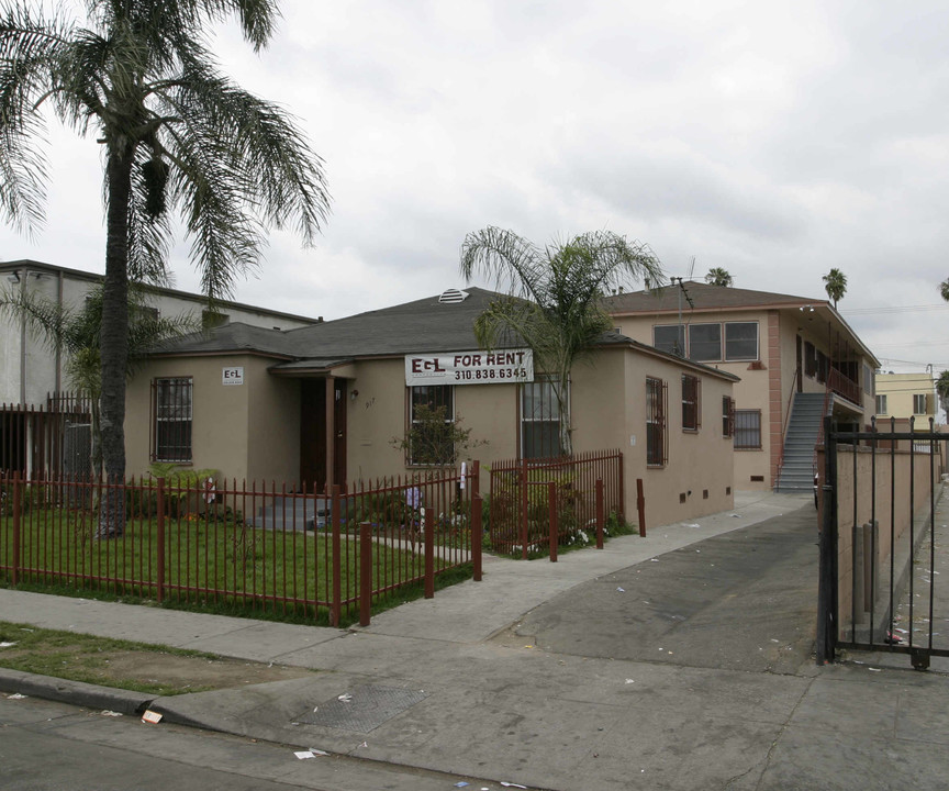 915-917 W 82nd St in Los Angeles, CA - Building Photo